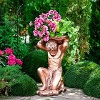 Бронзовые скульптуры в саду Бронзовые скульптуры в саду