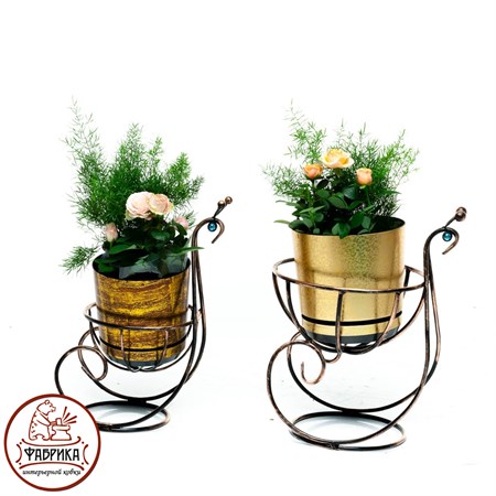 Садовые подставки для цветов