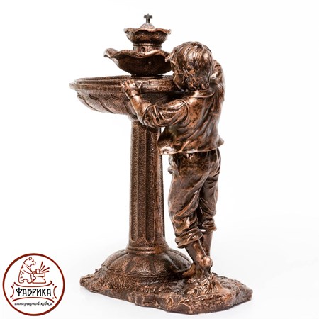 Фонтан мальчик для сада