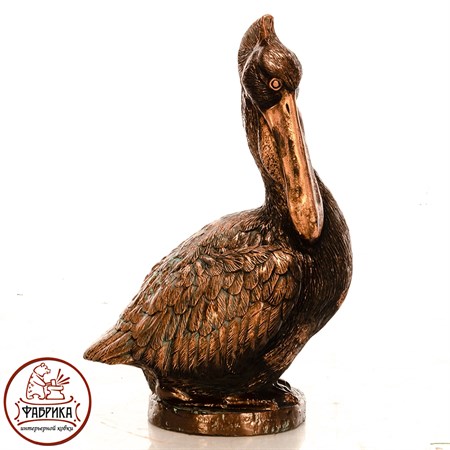 Пеликан садовая фигура