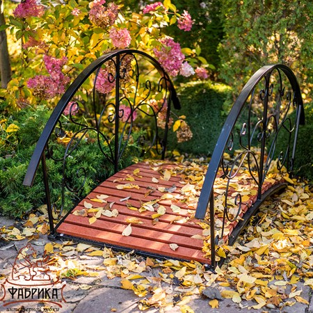 Декоративный мостик с подсветкой кованый