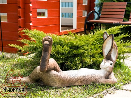 Фигура Заяц для оформления сквера