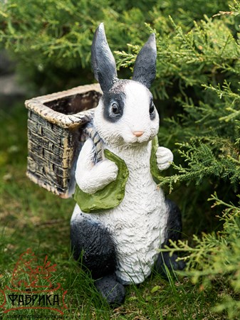 Кашпо для сада Заяц с корзиной
