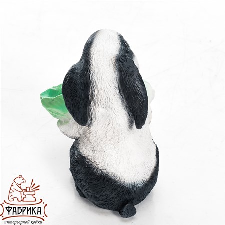Фигура Зайчонок с салатом, цвет: белый с чёрным