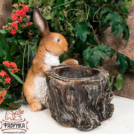 Кашпо Зайчиха для ландшафтного дизайна