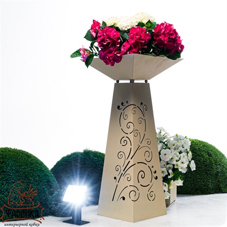 вазон из металла