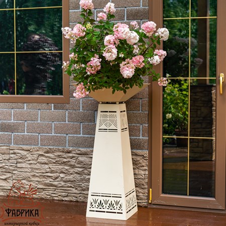 оригинальный металлический вазон